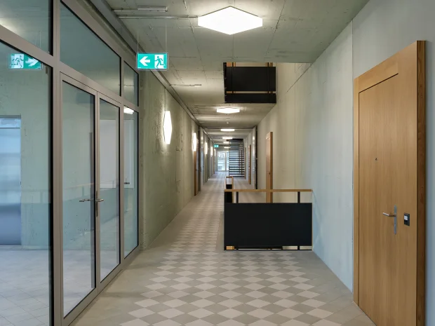 ahp0096 AIQ4 014195 J2560