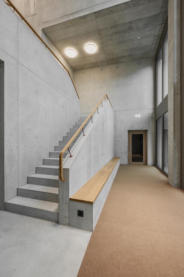 Holligerhof 9 Treppenhaus 004